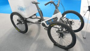 HeFlow H2 hydrogen bike refuels in minutes and emits only water 27 Water
