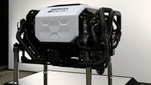 Honda bets big on hydrogen with a plug-in CR-V fuel cell crossover coming to California 16 Hydrogen