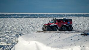 8 wheels, 12 seats and a crabbing mode: the Shaman ATV that drives sideways through snow and swamps 31 New sideways monster for off-road adventures