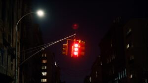 NYC says “this is serious now” — drivers now fear every move, as 600 intersections come with $50 fines 20 Red-light camera
