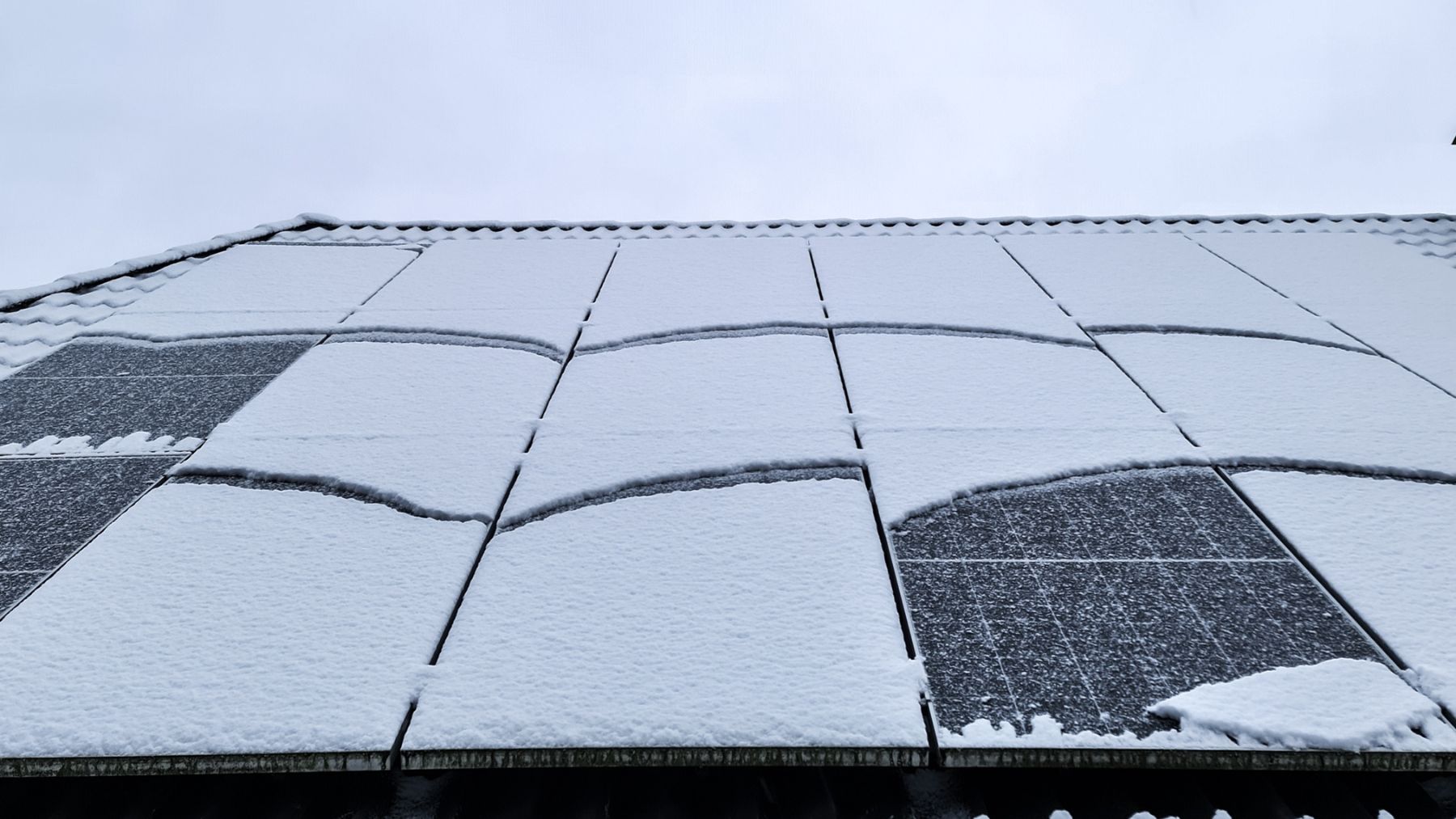 Solar panels "work better" when it’s cold, not hot — but most Americans ignore it, and it takes just 5 seconds