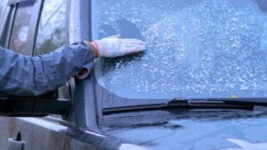 Goodbye to iced windshield with “press these 5 buttons and wait” — Car experts show to defrost your windshield automatically 35 Car experts offer tips to defrost your windshield