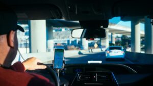 “It simply shouldn’t be possible” — TSA urges Americans to leave 30 minutes earlier and be ready for a $45 payment 34 paul hanaoka D qq7W751vs unsplash 1