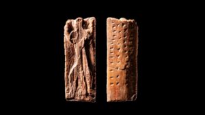 "We've finally found where human writing comes from" — Experts enter in a cave and find enigmatic symbols from 40,000 years ago 46 Ancient symbols