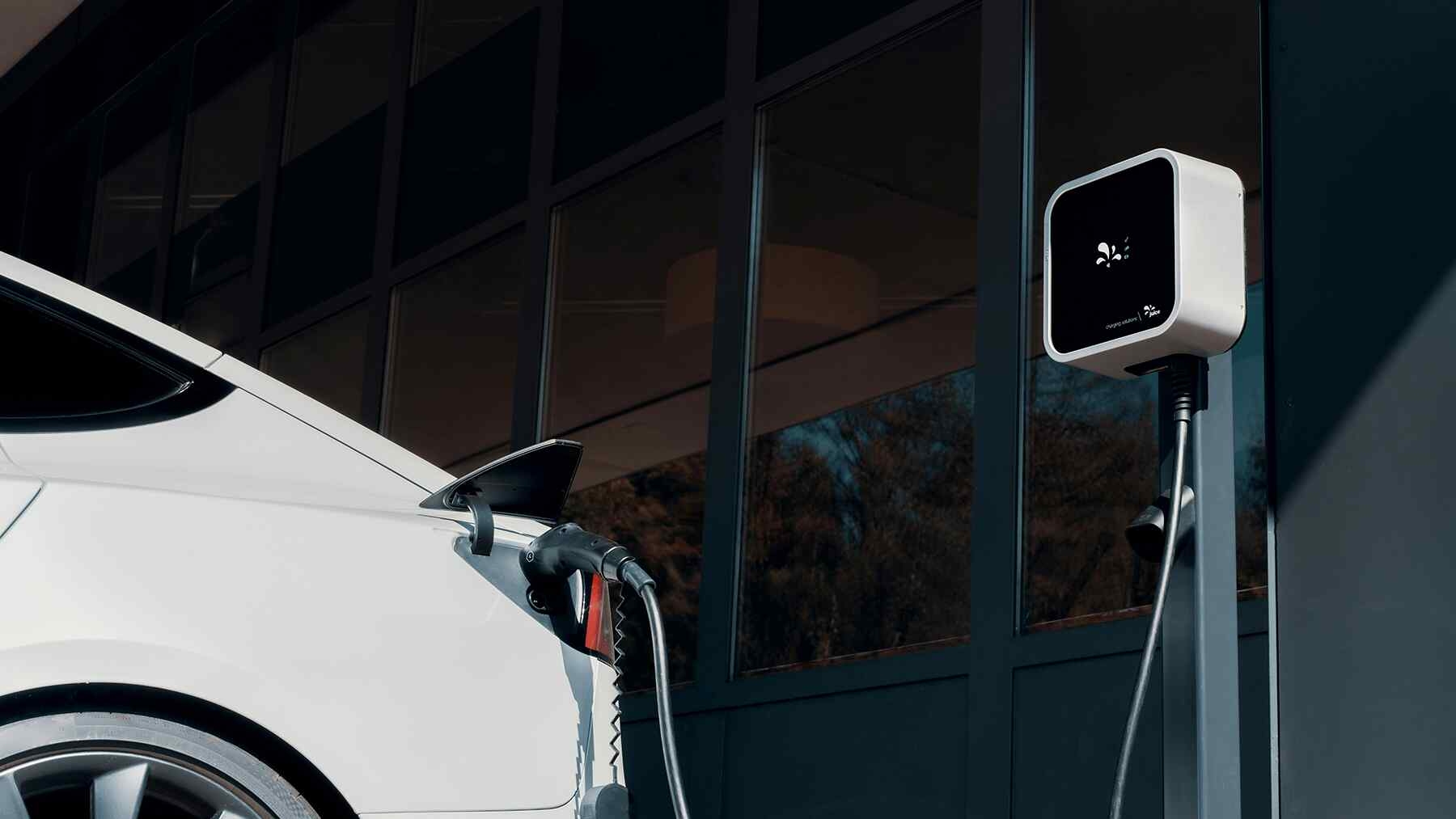 Congressman used Tesla battery for energy