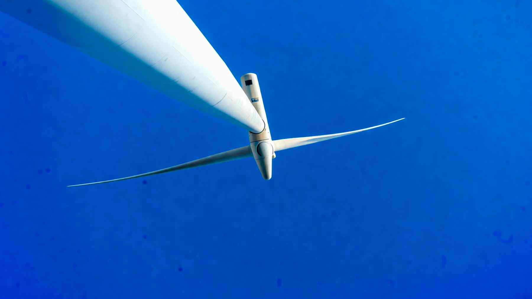 Wind turbine blade snaps off in Wales