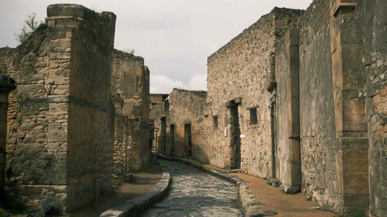 Pompeii operated in "emergency mode" for years