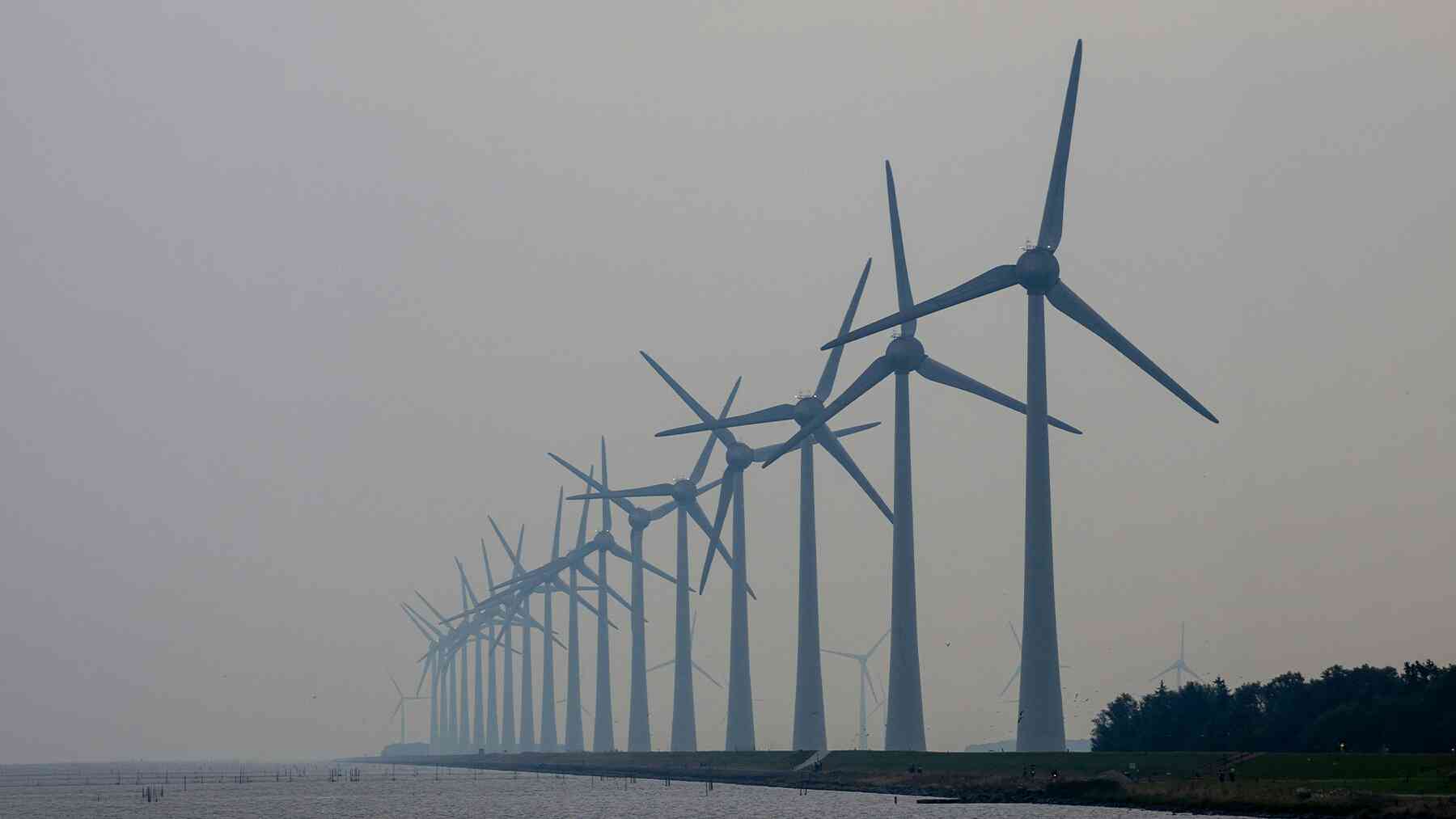 Beneath these waters runs the tunnel linking Britain and France. Above them, a new wind farm will power 850,000 people 1 Wind turbines