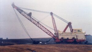 They built 13,500 ton machine called "Big Muskie," the largest ever to walk the Earth, to rip the coal out of rural Ohio, and the 10,000 acres it tore apart are now a savanna where rhinos and giraffes roam 20 Big Muskie dragline excavator seen from the side in Ohio before its demolition