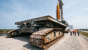 Moving at 1 mile an hour, a 6.6 million pound machine nicknamed "Hans" hauls finished rockets across the Florida flats 16 Hans heavy machinery