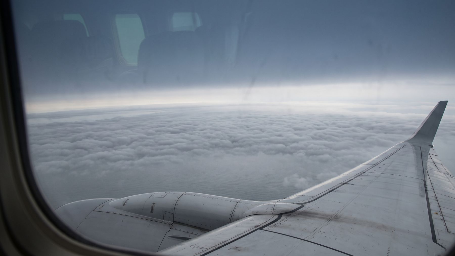 Virgin Atlantic jet cruising above the ocean at 802 mph