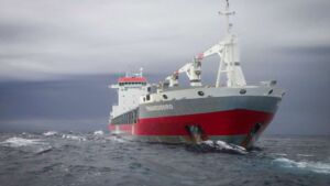 A 564 foot freighter sat on an uncharted shoal in the Northwest Passage for 33 days, but what set the deadline was the ice closing rather than the hole in its hull 35 Ice-class cargo ship grounded on an uncharted shoal in the Arctic Franklin Strait, 564 foot cargo