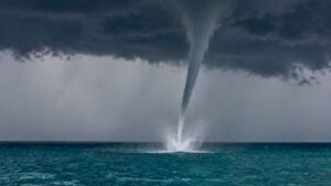 Cooler air is sliding across Michigan’s warm lakes, and forecasters say updrafts could start pulling the lake surface upward into waterspouts 41 Michigan waterspout
