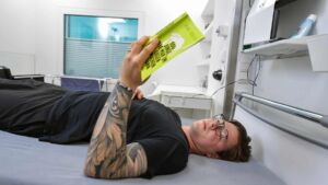 After 60 days lying at a 6 degree head down tilt around the clock, volunteers showed reduced deep sleep with no sign the sleeping brain adapted to the posture 35 volunteer in head-down tilt sleep position with EEG electrodes in a clinical research ward, after 60 days