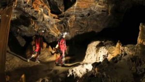 Scientists spent more than a month in a Kentucky cave trying to live on a 28 hour day, and only the younger one's body ever let go of the 24 hour clock 19 Scientists recording body temperature during the Mammoth Cave 28 hour day experiment