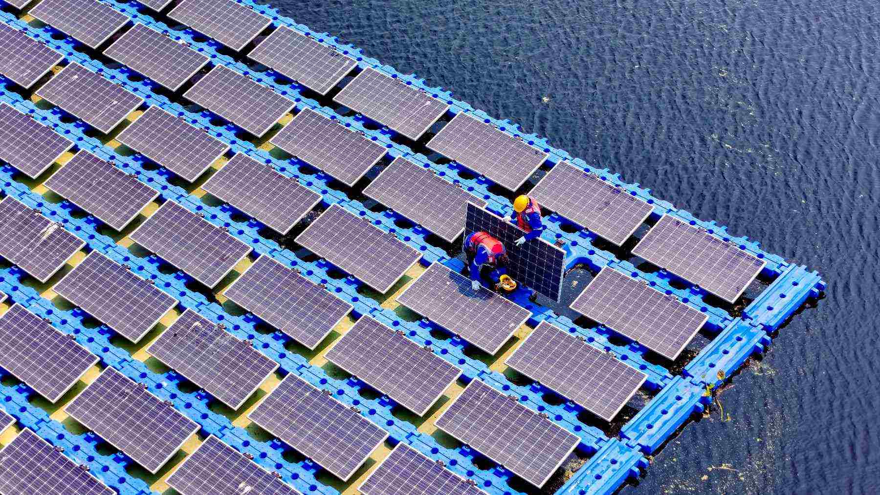 More than 5,000 panels cover six acres of a Delaware wastewater pond, forming a 3-MW floating solar plant 1 floating solar panels