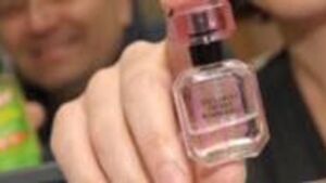 A lab sends twenty mosquitoes toward a scented hand inside a glass tube, and a floral perfume someone got as a gift keeps them away for two hours 8 Lab tube testing how perfume kept mosquitoes away from a bare forearm, lab sends twenty