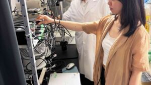 Ginger candy and acupressure bands have thin evidence behind them for motion sickness, but volunteers in Japan who heard a one minute low pitched tone before a swing, a simulator and a car ride felt steadier 23 Volunteer wearing headphones during a motion sickness experiment testing a 100 hertz tone