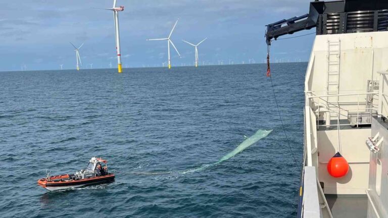 Police recover a snapped turbine blade that floated just under the North Sea surface, german north sea