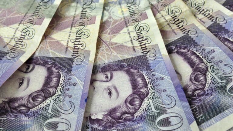 DWP is offering £812 before Christmas