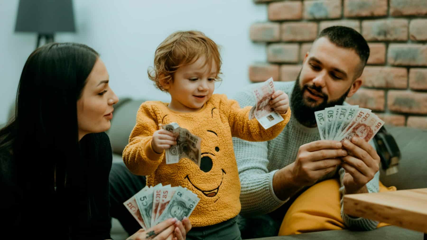 Families to get £150 off energy bills — Here’s how to qualify before winter arrives 1 UK citizens to receive Warm Home Discount this winter