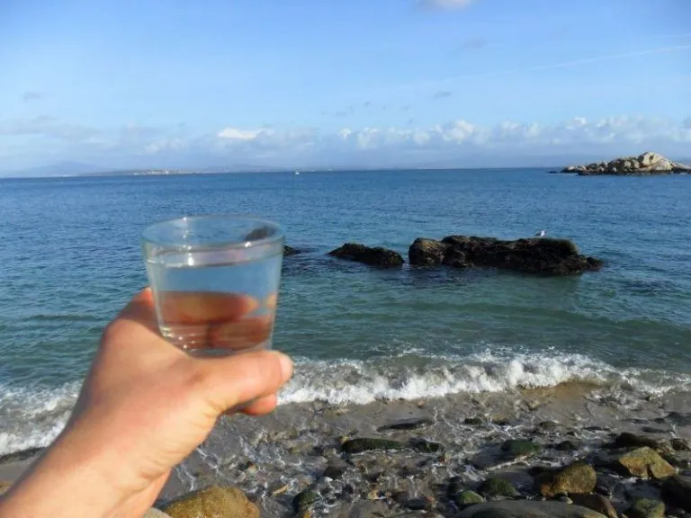 El por qué de los laboratorios medicinales que no quieren que tomemos agua de mar