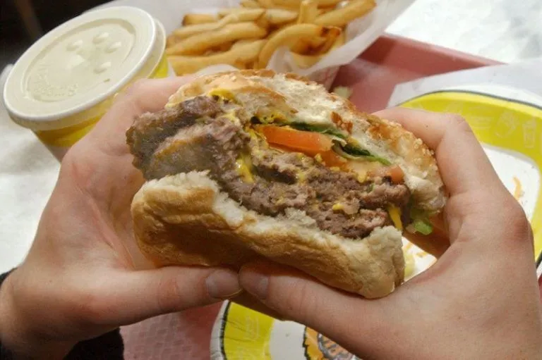 Exigen a McDonalds no utilizar antibióticos en animales por sus consecuencias negativas en la salud pública 7 Exigen a McDonalds no utilizar antibióticos en animales por sus consecuencias negativas en la salud pública