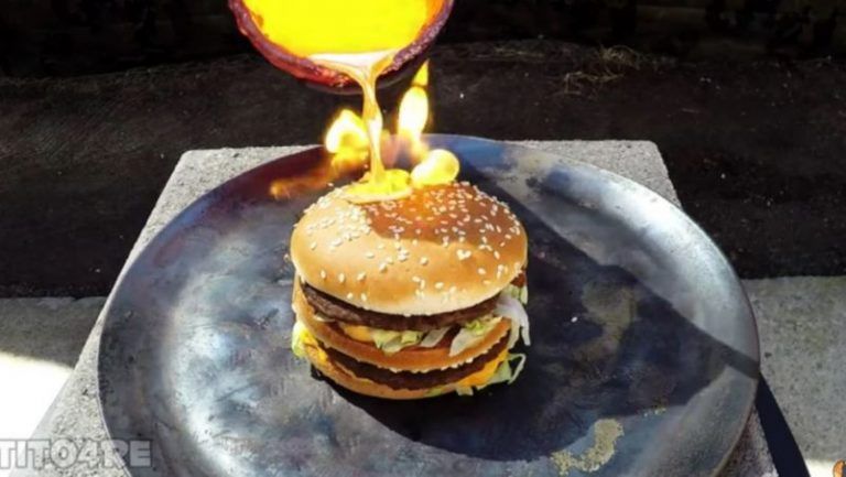 ¿Qué le pasa a una hamburguesa de McDonald's cuando le viertes cobre fundido? 9 ¿Qué le pasa a una hamburguesa de McDonald’s cuando le viertes cobre fundido?