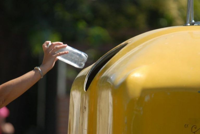 Entérate qué le sucede a las botellas que acabas de tirar en la bolsa de plásticos 3 Entérate qué le sucede a las botellas que acabas de tirar en la bolsa de plásticos