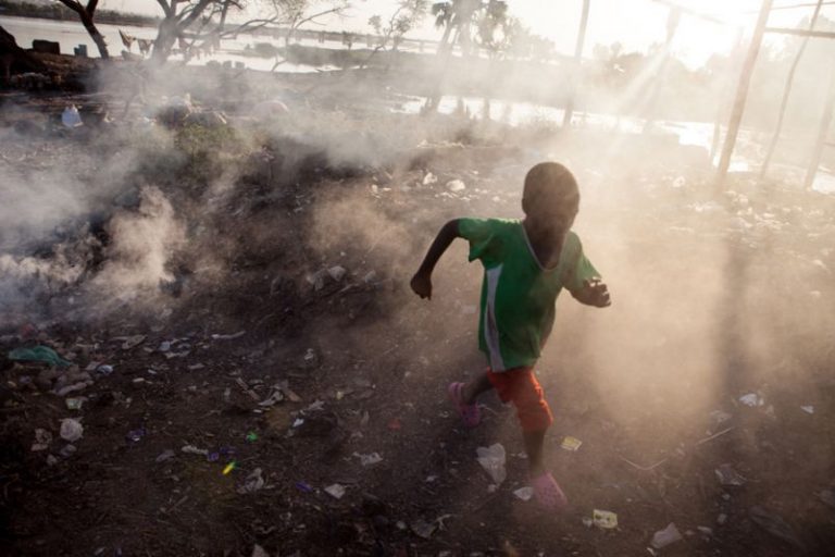 Ambientes contaminados matan a 1,7 millones de niños cada año, según la OMS 4 Ambientes contaminados matan a 1,7 millones de niños cada año, según la OMS