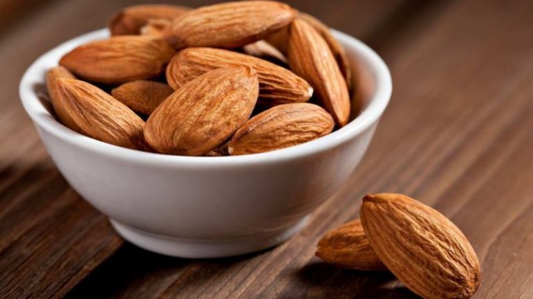 Remoja 4 almendras a la noche y desayúnalas en la mañana 1 Remoja 4 almendras a la noche y desayúnalas en la mañana