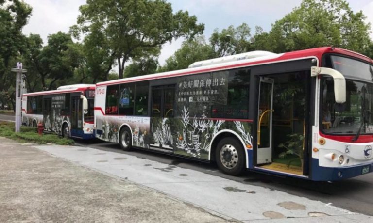 Este autobús se transformó en un bosque para acercar la naturaleza a la ciudad 10 Este autobús se transformó en un bosque para acercar la naturaleza a la ciudad