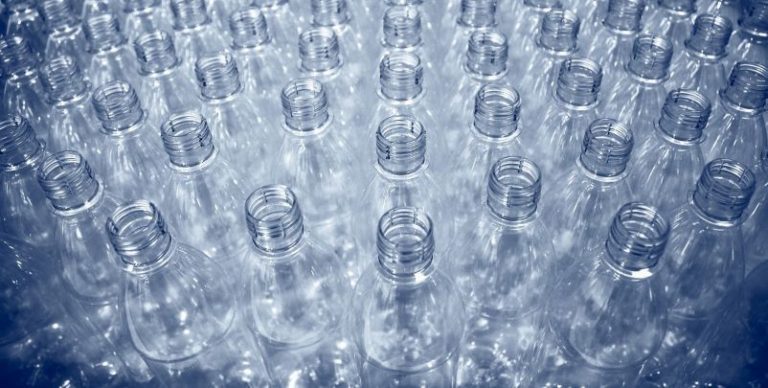 La Era del plástico y los disruptores endocrinos 1 La Era del plástico y los disruptores endocrinos
