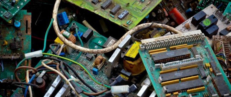 Tapados por 50 millones de toneladas de chatarra electrónica al año 2 Tapados por 50 millones de toneladas de chatarra electrónica al año