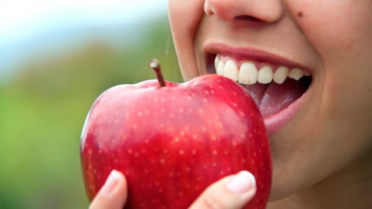 Alimentos que cuidan tus dientes 7 Alimentos que cuidan tus dientes