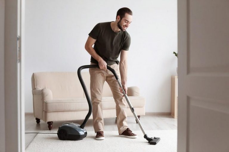 ¿Los hombres que limpian el hogar, son más felices?