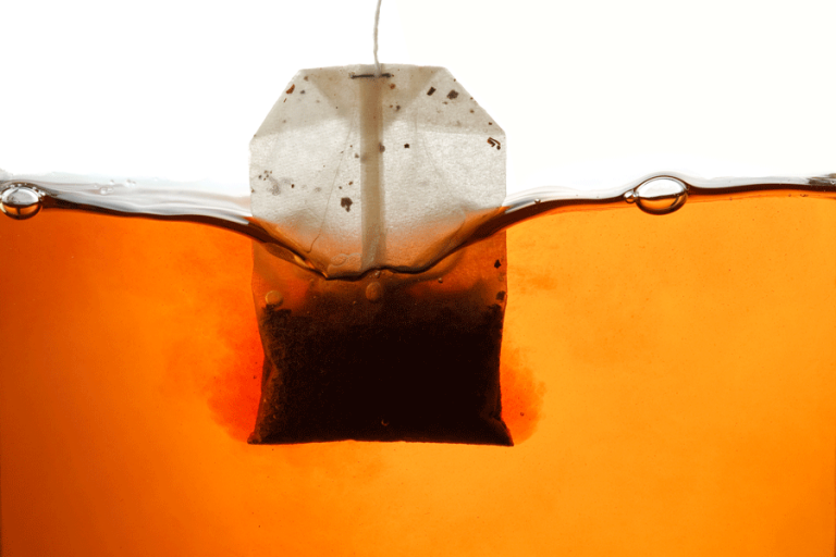 Los saquitos de té contaminan tu infusión con microplásticos