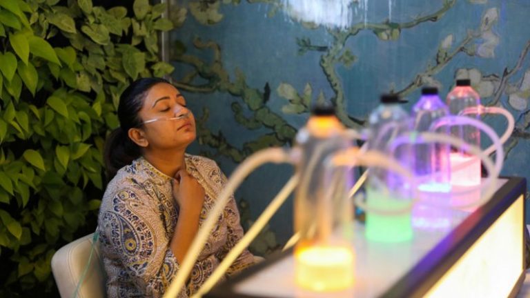India está tan contaminada que se pusieron de moda los "bares de oxígeno" 3 India está tan contaminada que se pusieron de moda los «bares de oxígeno»