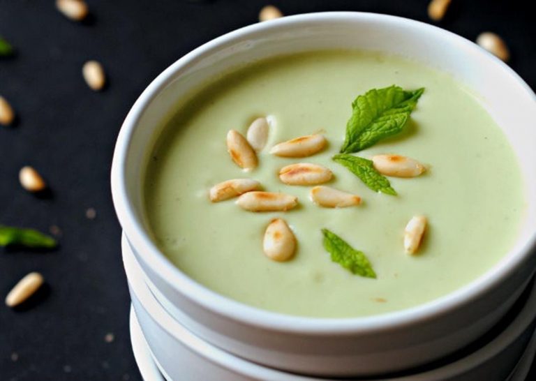 Crema fría de manzana verde, aguacate y lima; a la menta 10 Crema fría de manzana verde, aguacate y lima; a la menta