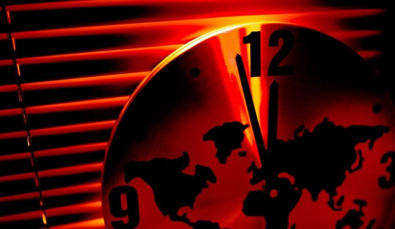 Trump nos acerca a la medianoche en el Reloj del Apocalipsis 7 Trump nos acerca a la medianoche en el Reloj del Apocalipsis