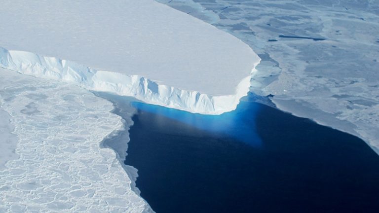 Descubren agua caliente brotando debajo del glaciar Thwaites y el nivel global del mar podría elevarse hasta un metro 6 Descubren agua caliente brotando debajo del glaciar Thwaites y el nivel global del mar podría elevarse hasta un metro