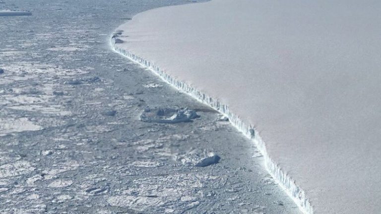 Se fragmenta el iceberg más grande del mundo 5 Se fragmenta el iceberg más grande del mundo