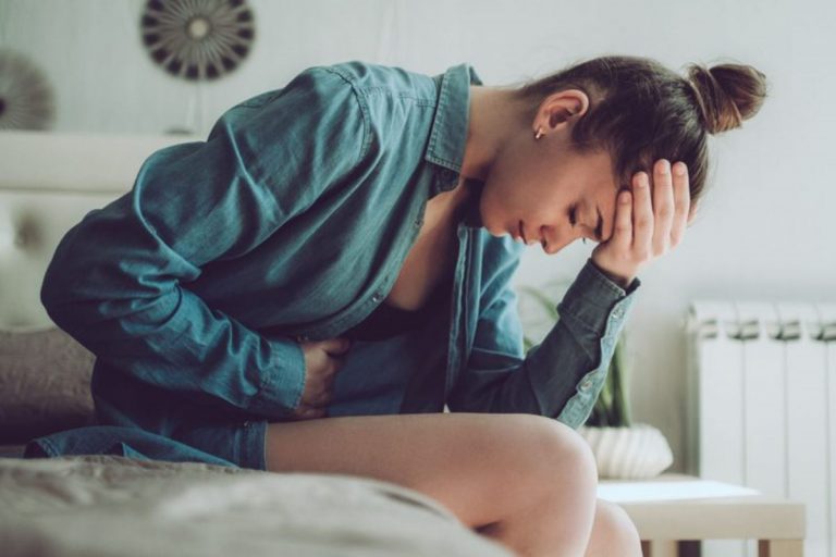 Aceite de Salvia para el dolor menstrual, el equilibrio hormonal y más 7 Aceite de Salvia para el dolor menstrual, el equilibrio hormonal y más