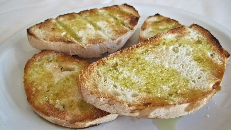 Pan con aceite de oliva, ¡combinación tradicional italiana que simplemente hace bien! 6 Pan con aceite de oliva, ¡combinación tradicional italiana que simplemente hace bien!