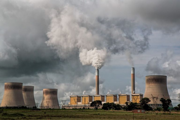 Sólo una de cada 10 empresas de electricidad, prioriza las renovables 8 Sólo una de cada 10 empresas de electricidad, prioriza las renovables