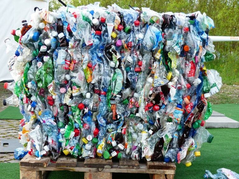 Muy insuficiente: Compromisos de reciclaje sólo reducirán flujo de plástico al océano en un 7% 3 Muy insuficiente: Compromisos de reciclaje sólo reducirán flujo de plástico al océano en un 7%