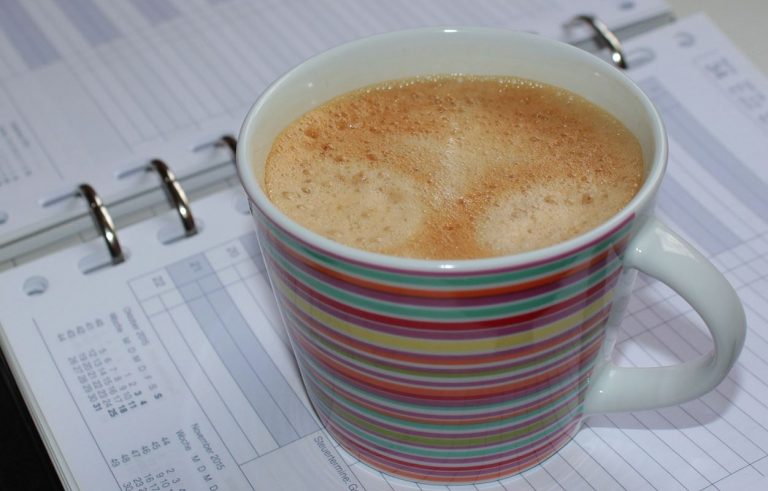 Por qué debería tomar café DESPUÉS del desayuno (NO ANTES)