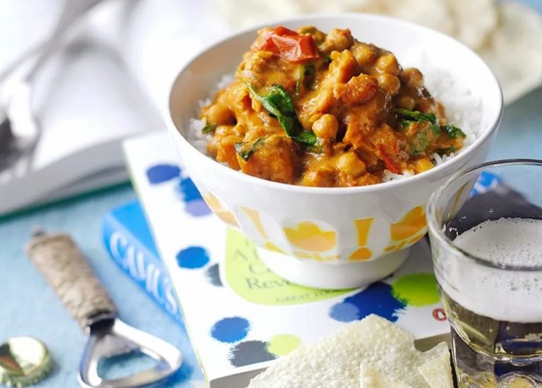 Curry de camote, garbanzos y espinacas