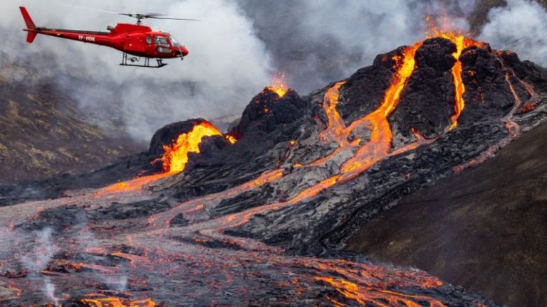 Entró en erupción un volcán en Islandia luego de mil terremotos en una semana 9 Entró en erupción un volcán en Islandia luego de mil terremotos en una semana
