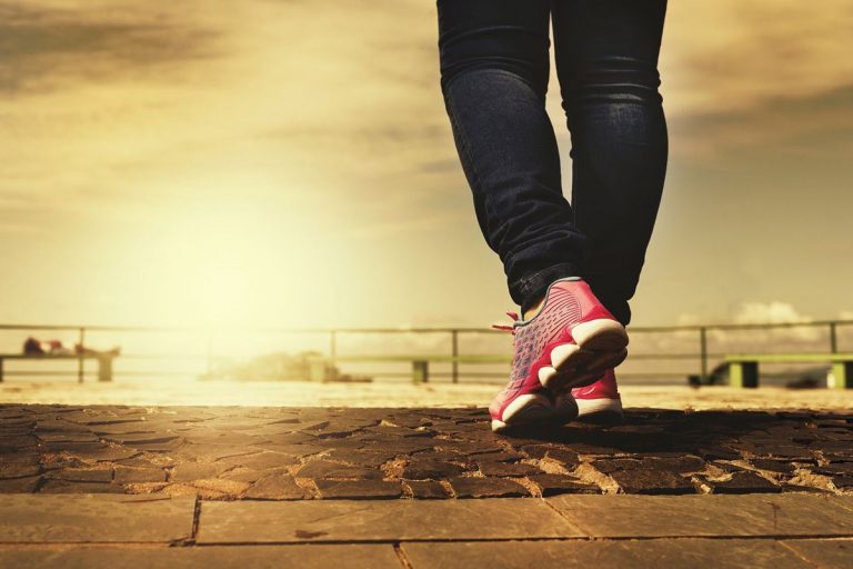 Principales beneficios de caminar por las mañanas 6 Principales beneficios de caminar por las mañanas
